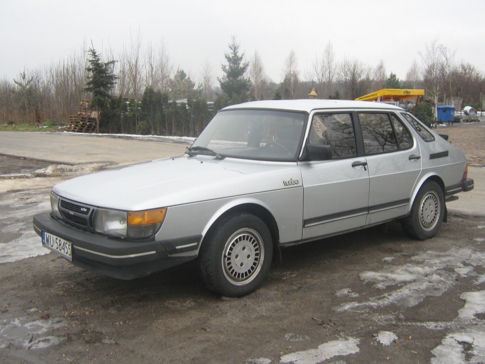 Saab 900 i